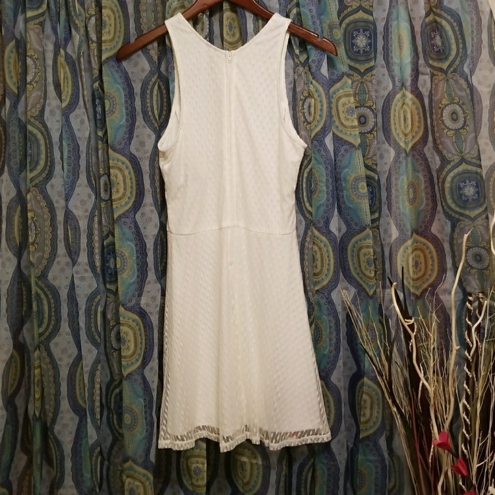 NWT SLEEVELESS KNEE LENGTH DRESS - Picture 2 of 4